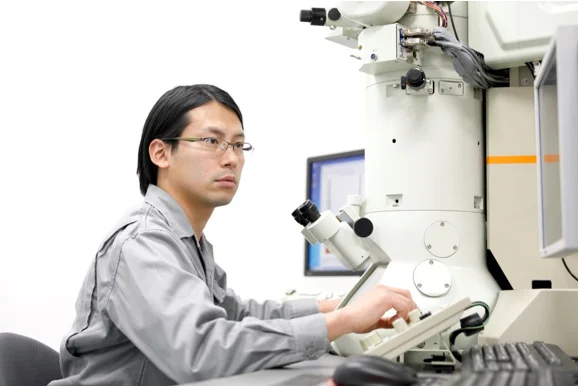 毛塚雄己(分析グループ)『連鎖状炭酸カルシウム粒子の凝集構造解析』へのリンクバナー