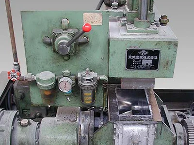 東伸機械(現トーシン）TD3-5の加圧式ニーダー