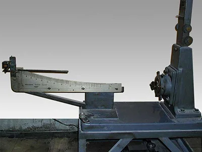 高分子計器の反発弾性試験機